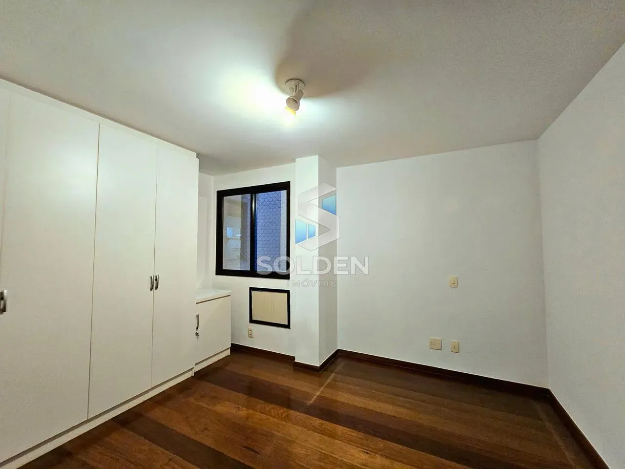 160 m² apartment with 3 bedrooms and 4 bathrooms — photo 14