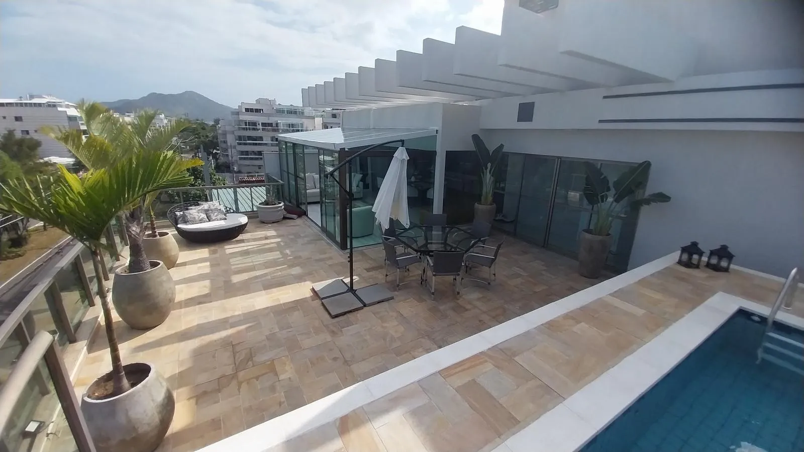Unfurnished apartment with 4 bedrooms and 5 bathrooms — photo 9