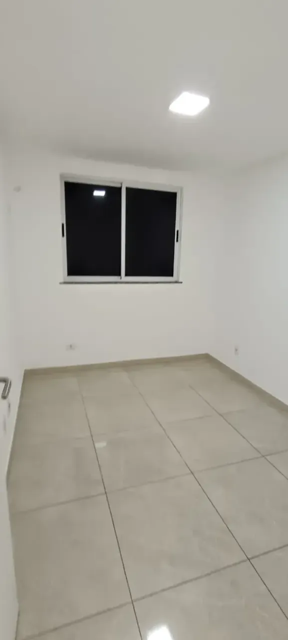Unfurnished 3-bedroom apartment with laundry area — photo 3