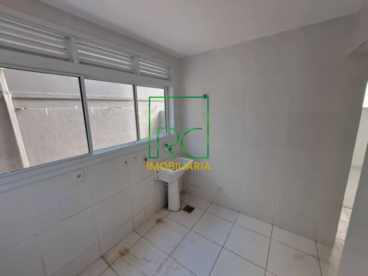 Condominium house with 6 en-suite bedrooms and garden — photo 33