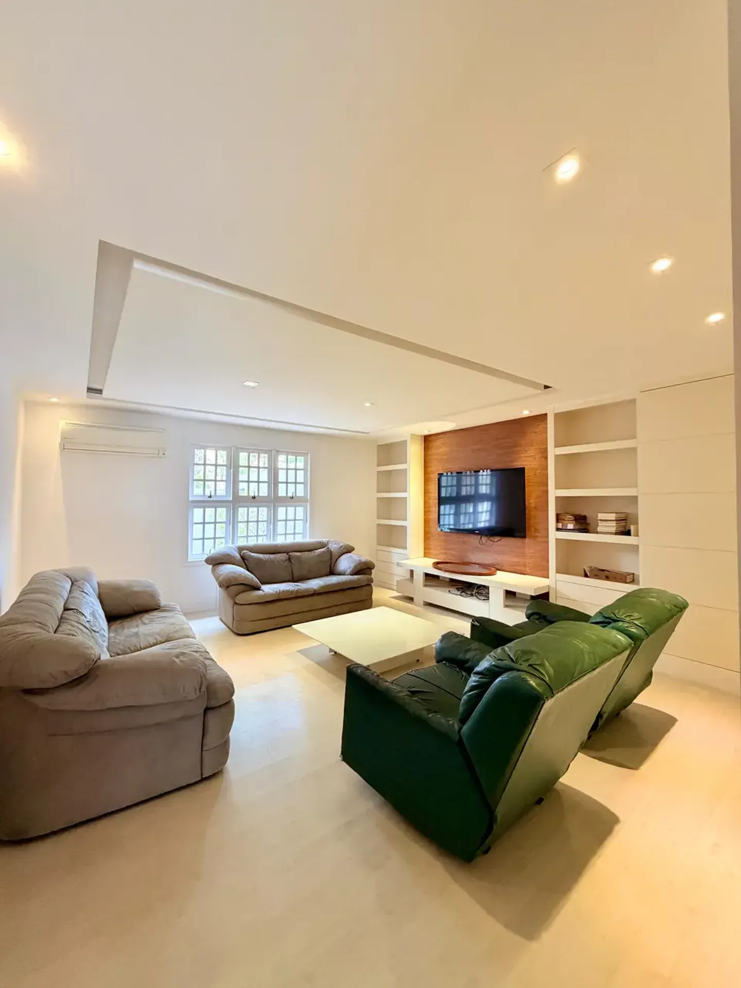 Casa com 5 quartos e 5 banheiros e varanda envidraçada — photo 26