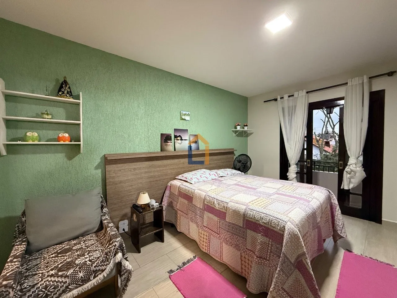 3-bedroom house with a home office — photo 4