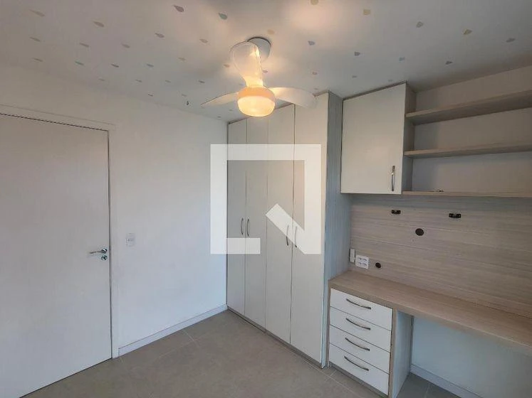 3-bedroom apartment with a glass-enclosed balcony — photo 11