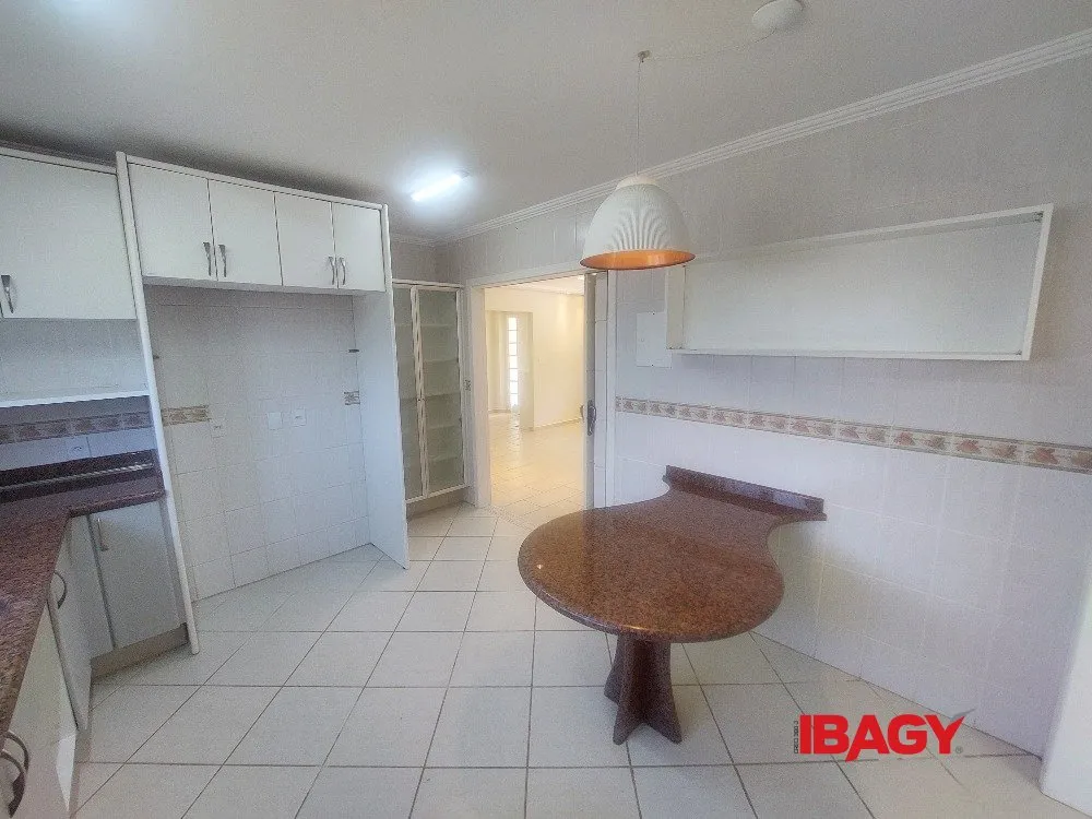 Furnished house with 5 bedrooms on 5200 m² — photo 50