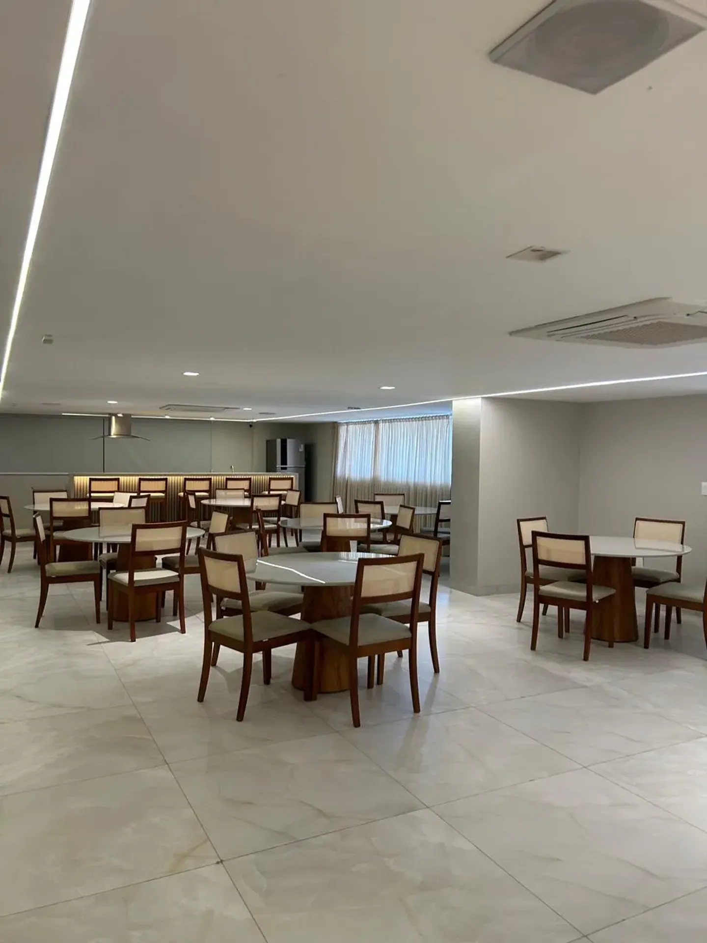 3-bedroom apartment in a building with a gym