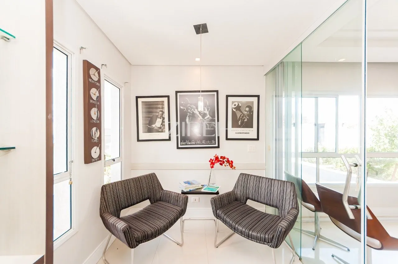 4-bedroom house with 4 parking spaces and open-plan kitchen — photo 13