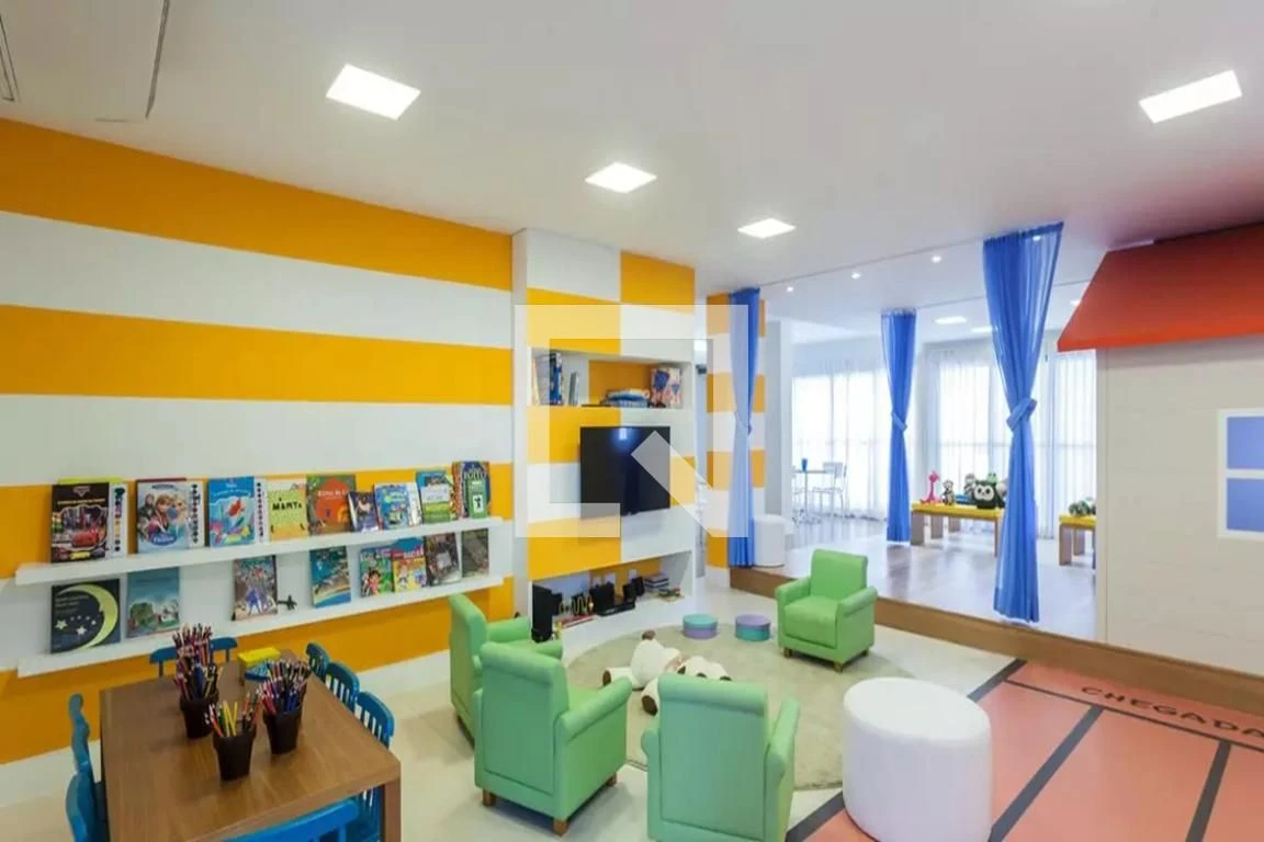 Apartamento de 89 m² com janelas do piso ao teto e closet — photo 89