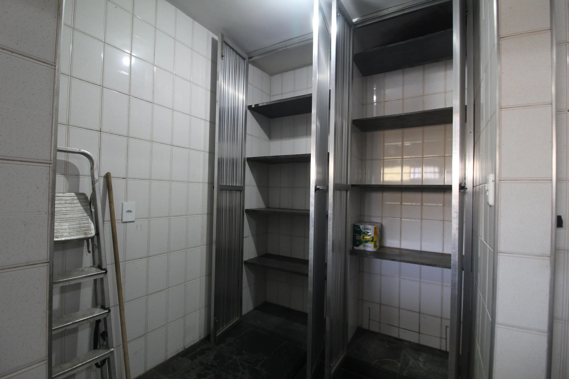 4-bedroom house with a bathtub in Rio de Janeiro — photo 32