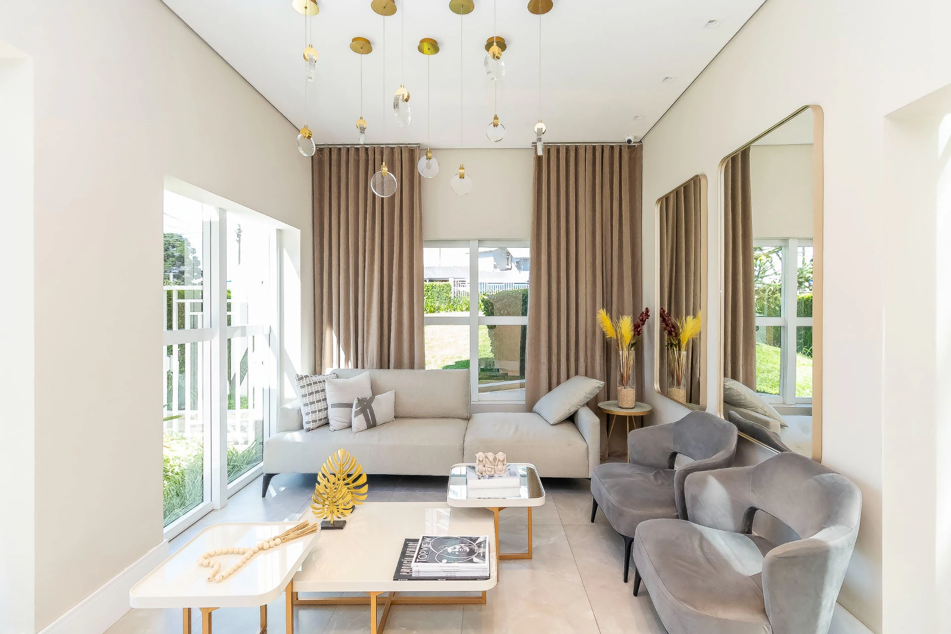 4-bedroom apartment with 2 en-suites and floor-to-ceiling windows