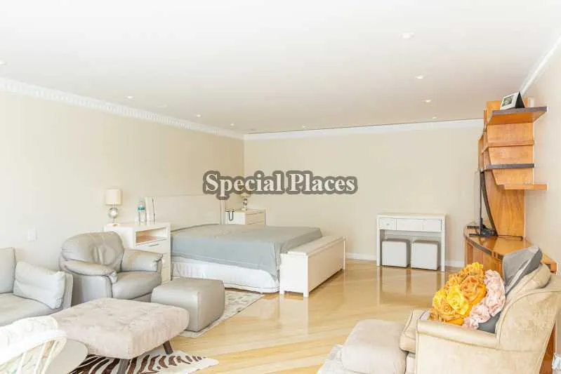 Furnished home with 5 bedrooms and 5 parking spaces — photo 24