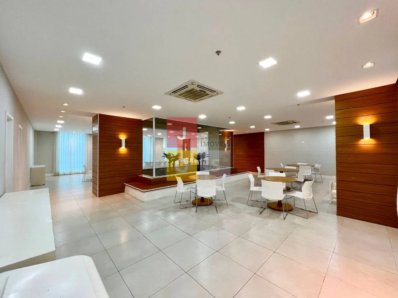 Furnished 4-bedroom suite apartment with 156 m² — photo 163