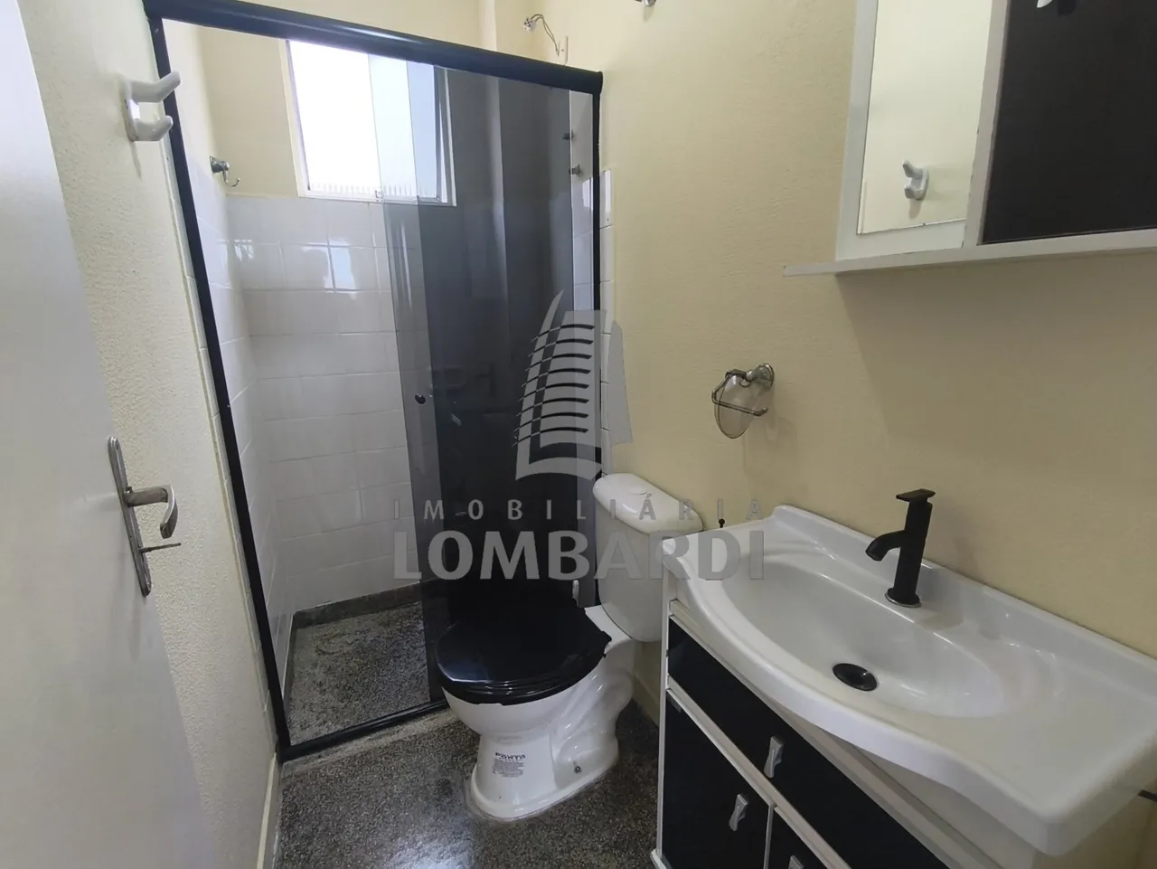 Unfurnished 3-bedroom apartment with 57 m² and a separate kitchen — photo 11