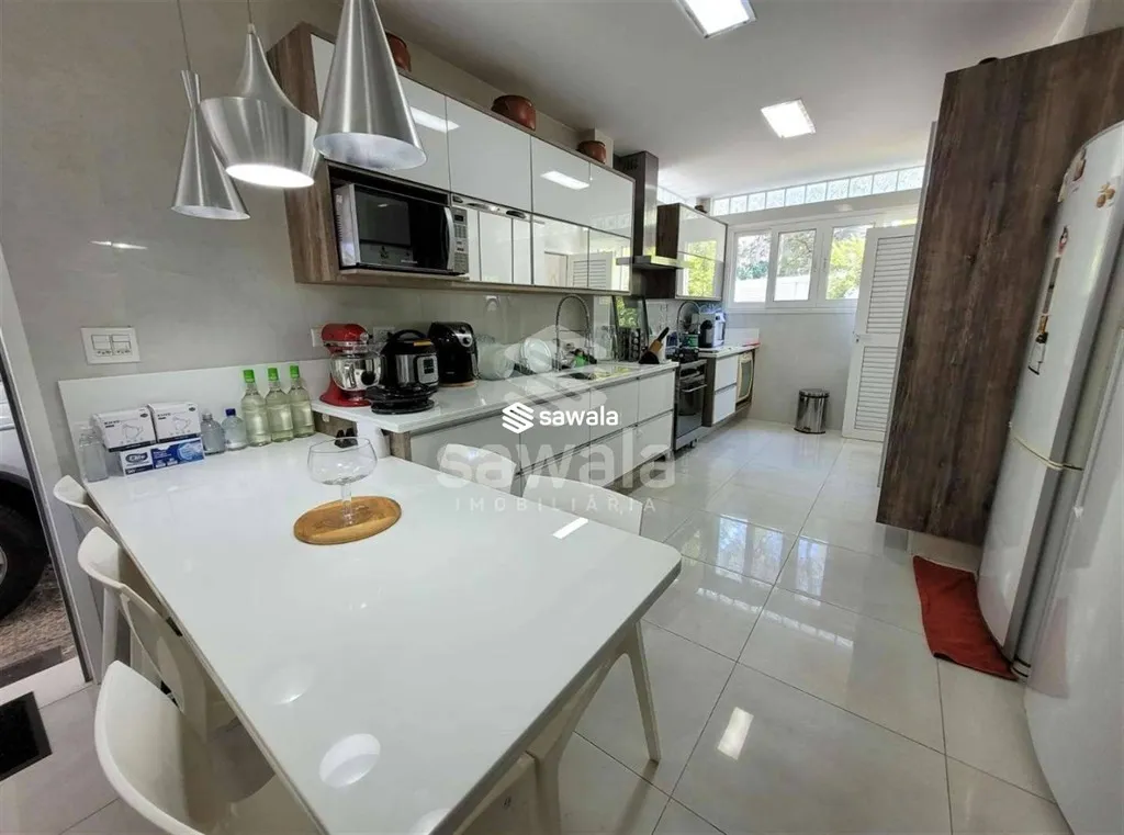 Furnished 600 m² house with 6 bedrooms and 8 bathrooms — photo 2