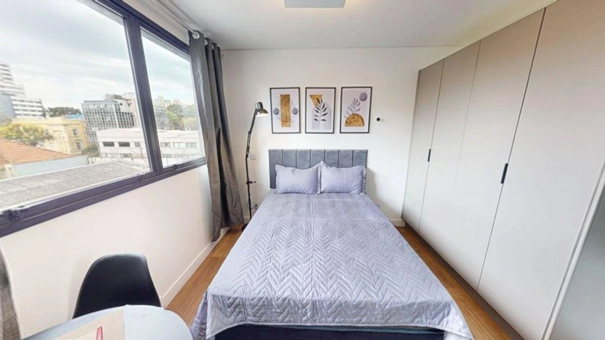 Furnished 20 m² studio with a compact kitchenette