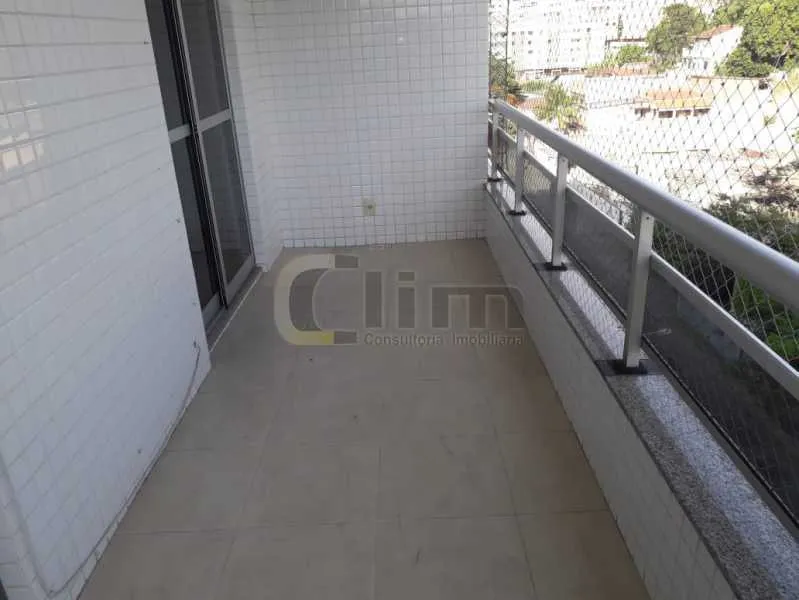 3-bedroom apartment in a building with a pool — photo 10