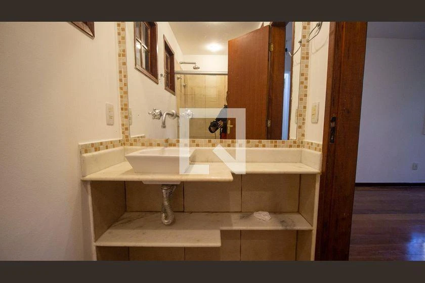 Casa com 4 quartos e churrasqueira na varanda — photo 40