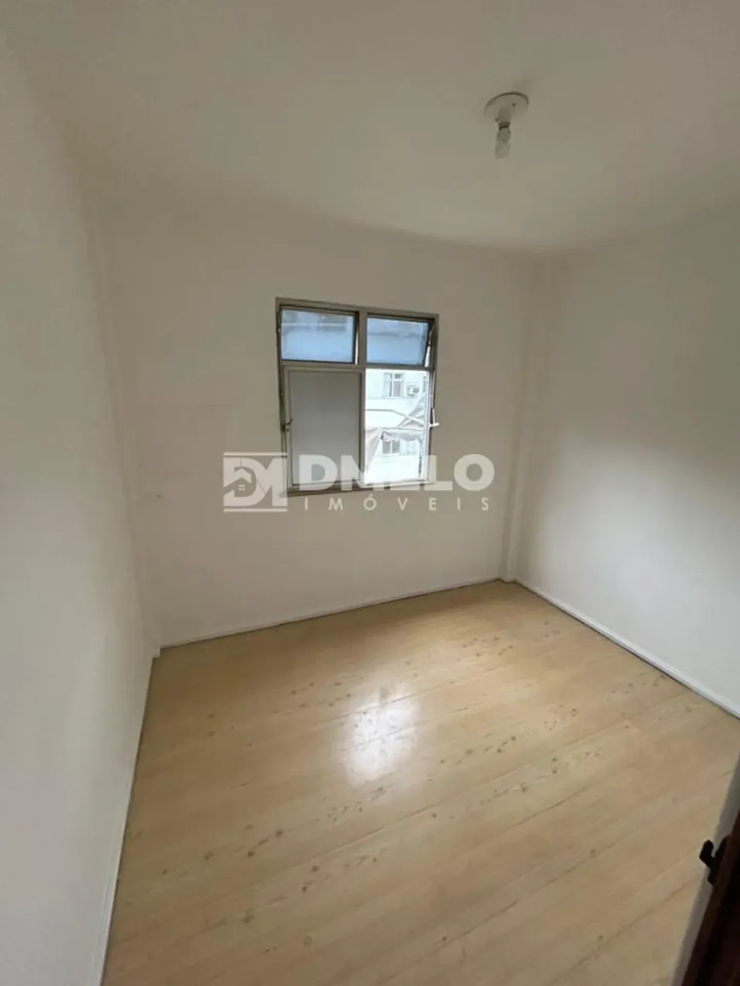2-bedroom apartment with a separate kitchen and living room — photo 9