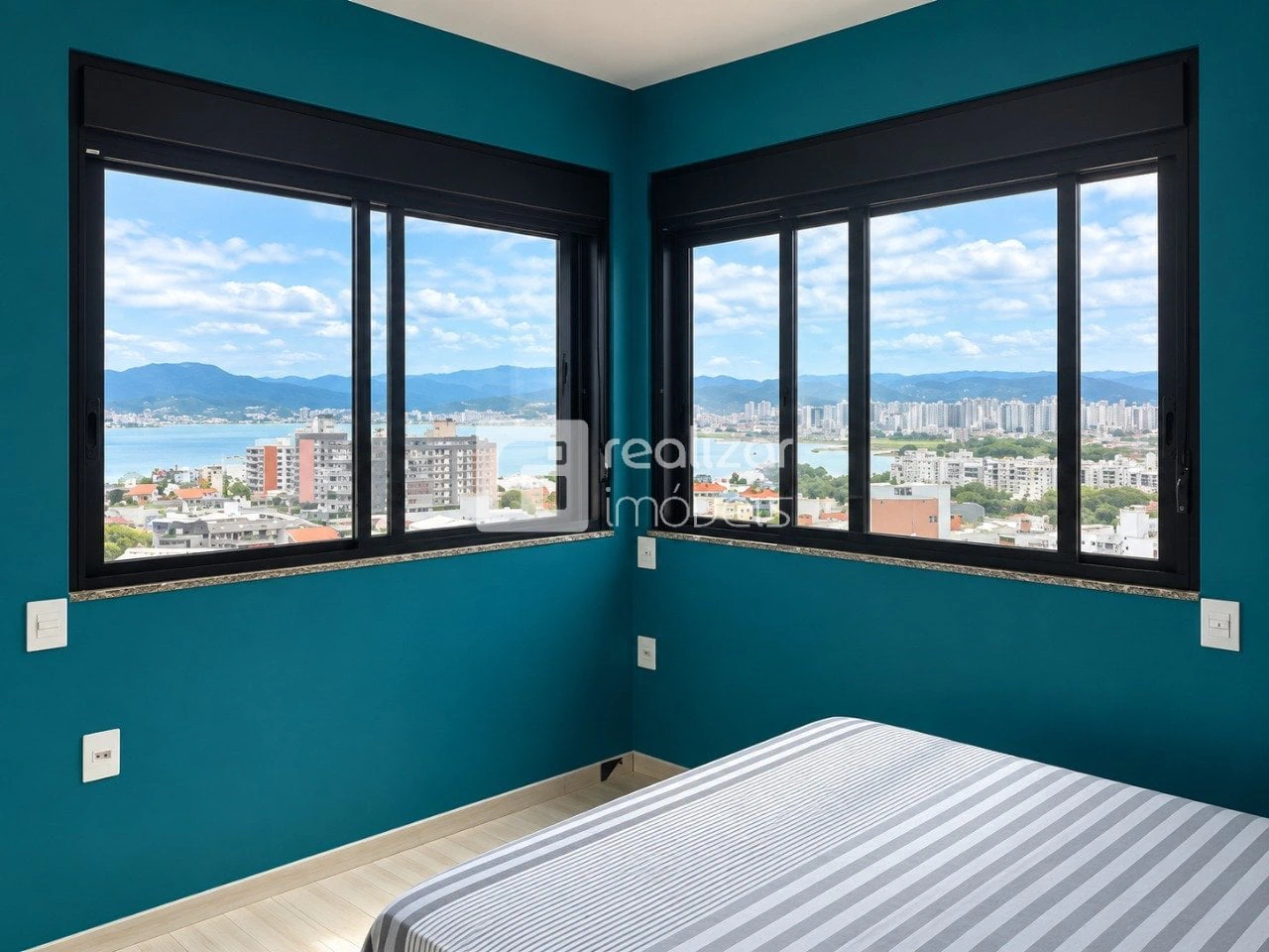 Floor-to-ceiling windows in a 4-bedroom house, 292 m² — photo 3