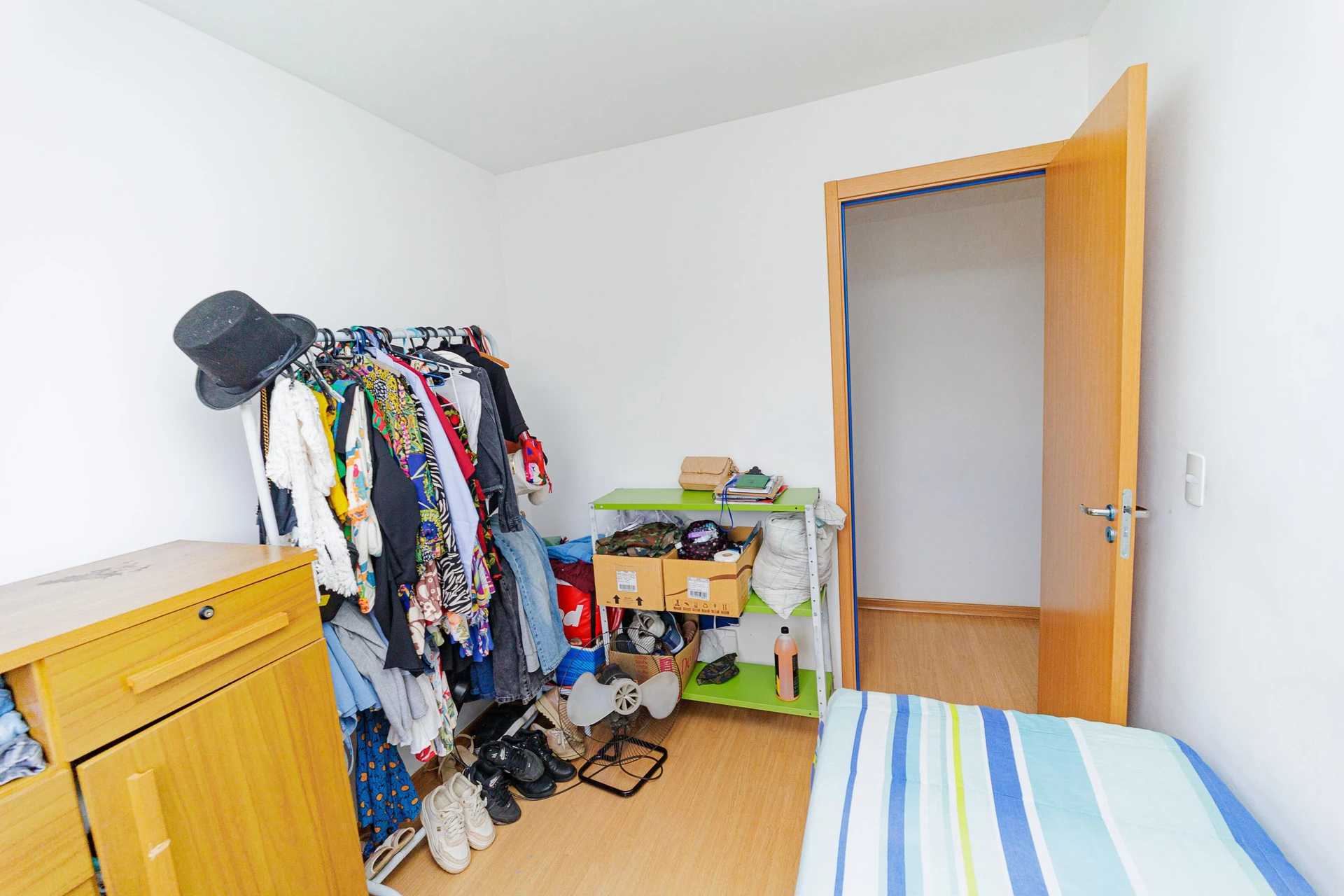 Glass-enclosed balcony in a 2-bedroom apartment, 44 m² — photo 13