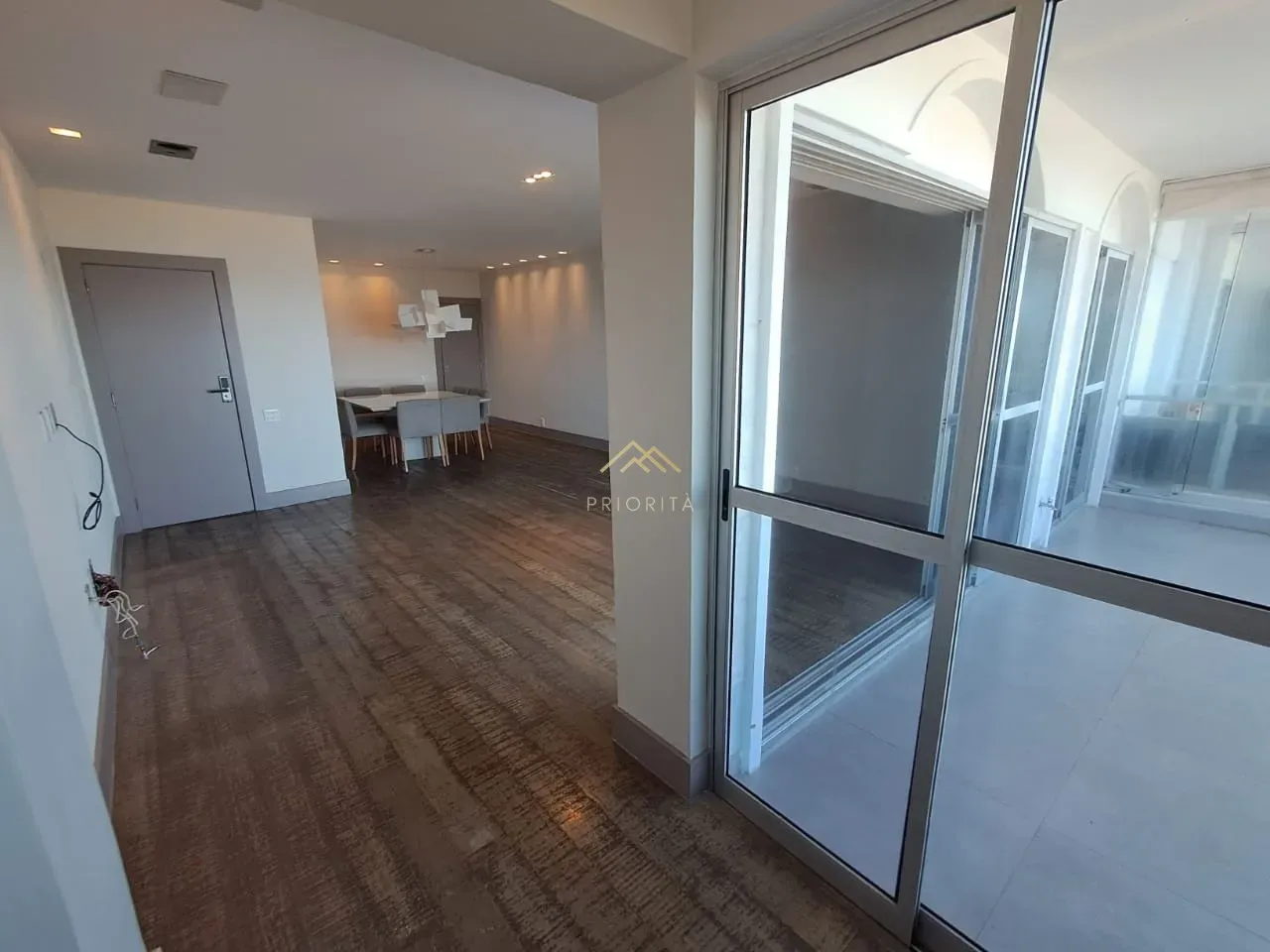 Apartamento sem mobília com 3 quartos e varanda envidraçada — photo 11