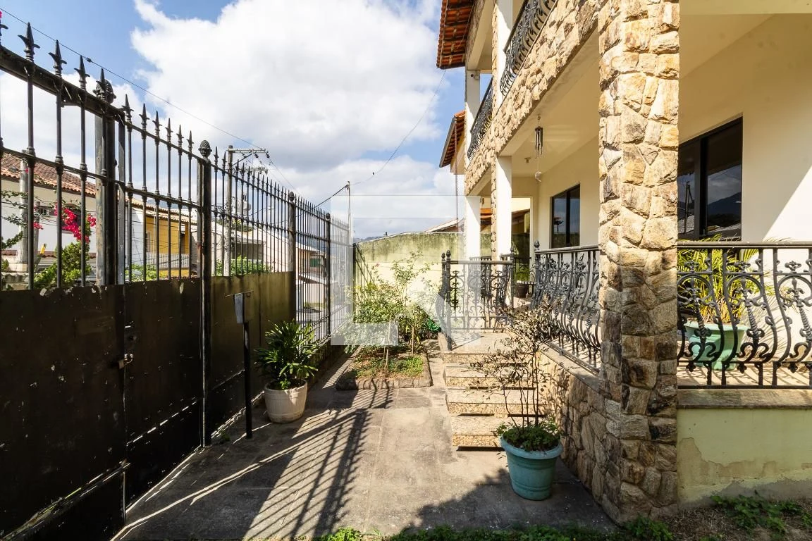 Casa de 2 andares com 238 m², 3 quartos e jardim — photo 75