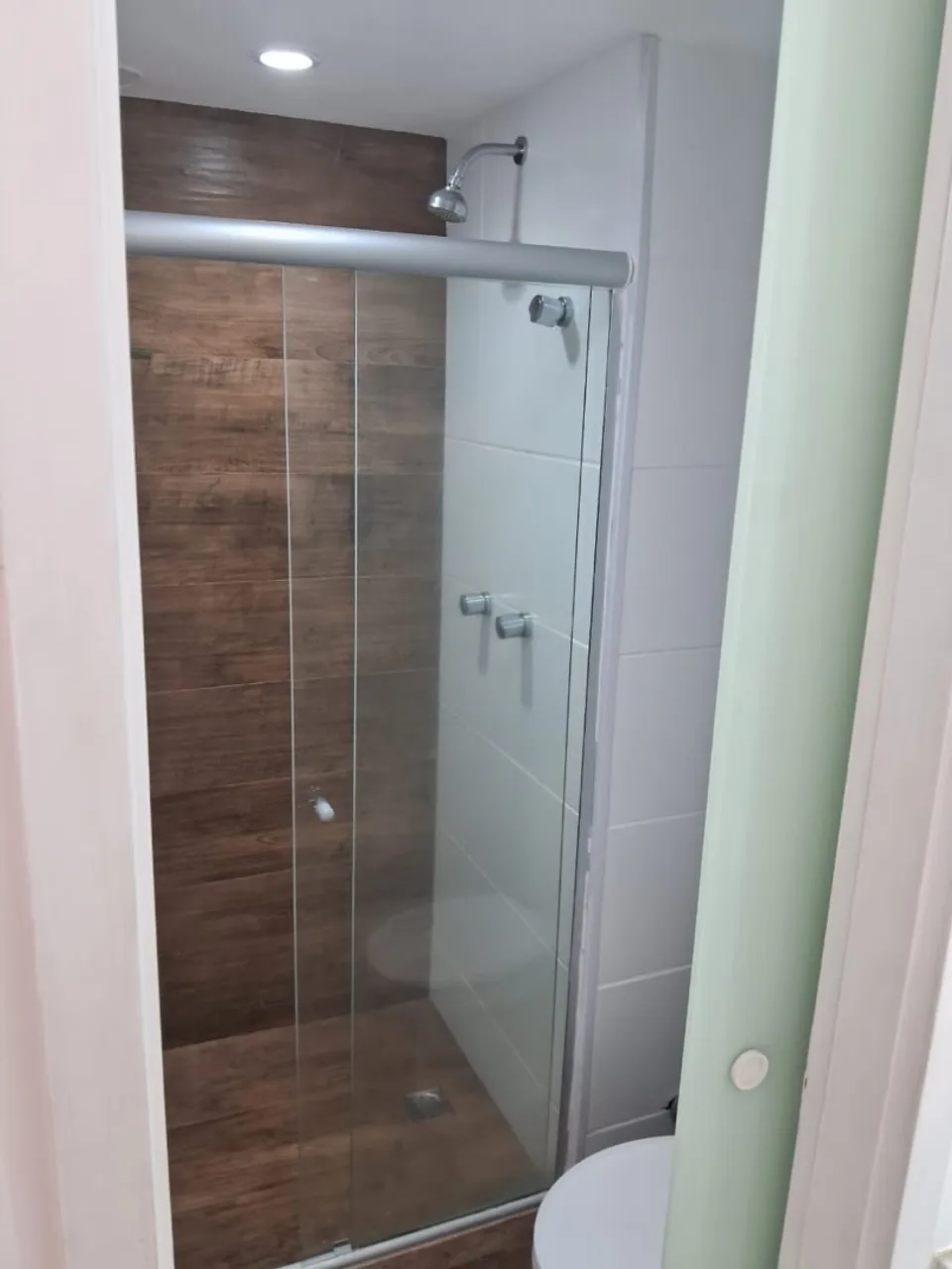 2-bedroom apartment in a building with a gym — photo 6