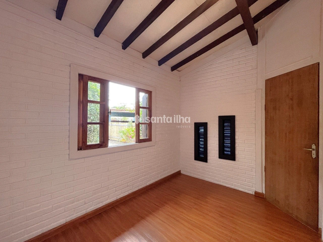 3-bedroom house with a bathtub — photo 18