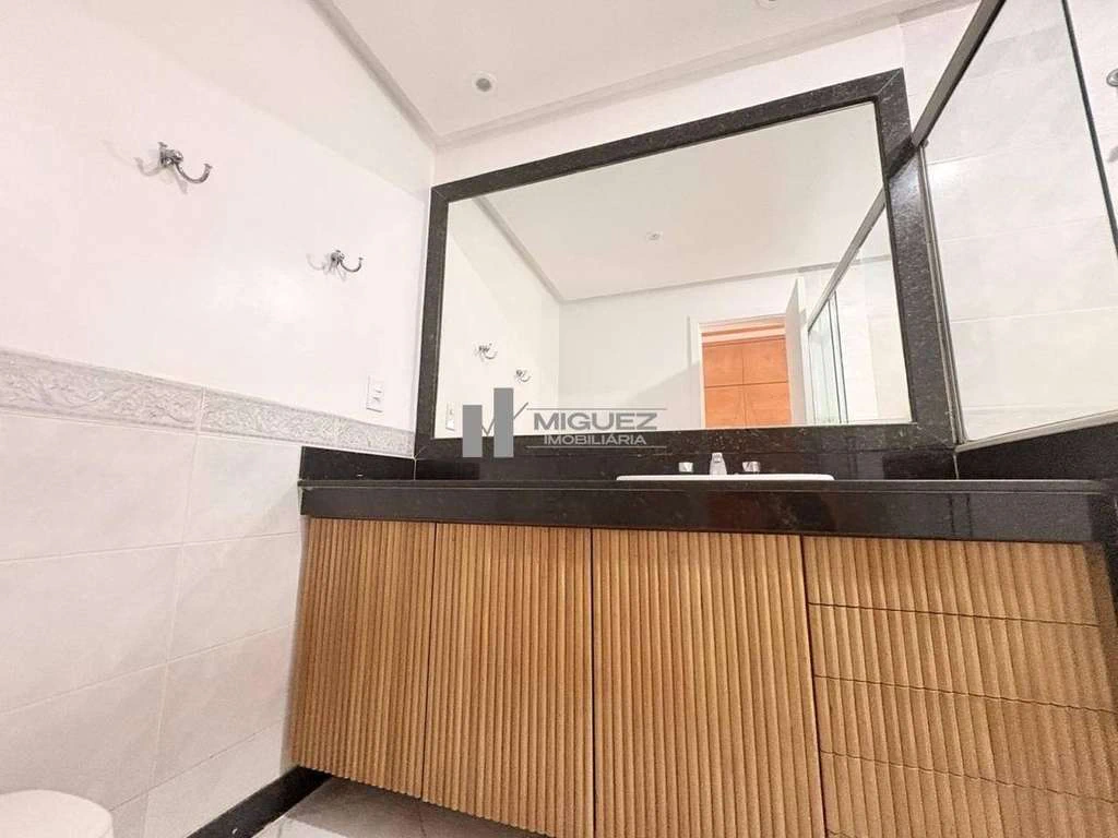 273 m² triplex house with 3 parking spaces and 5 baths — photo 28