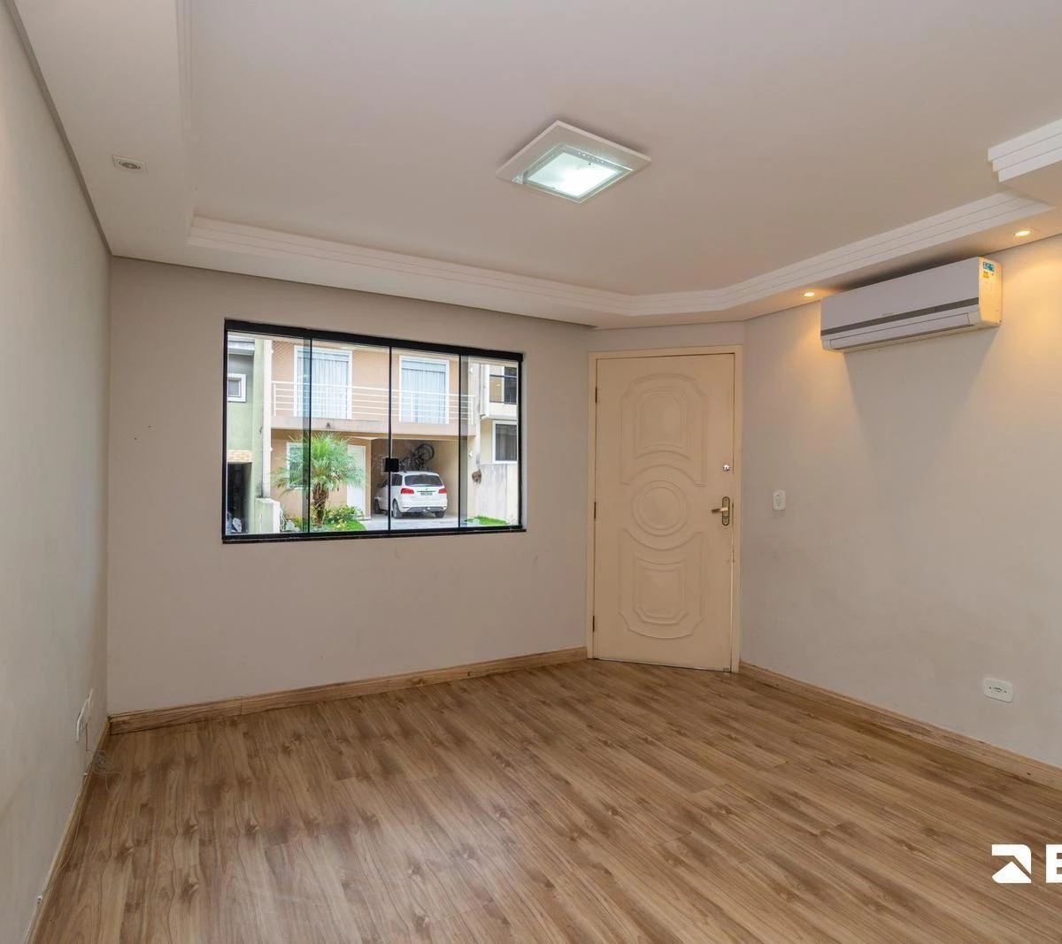 Balcony with a grill in a 3-bedroom house, 118 m² — photo 21
