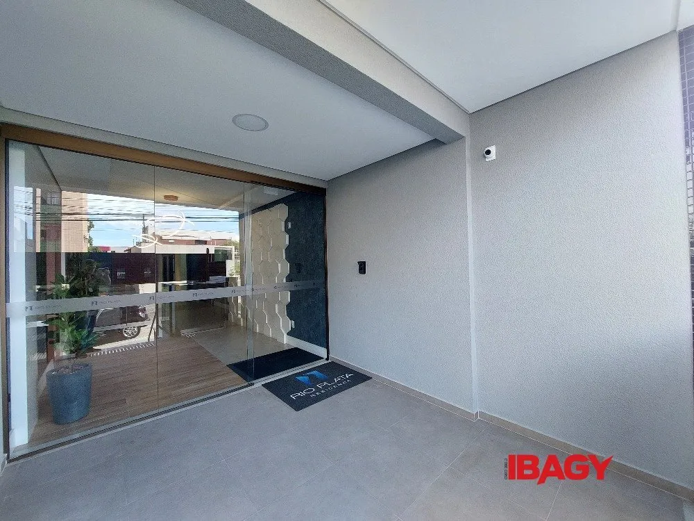 2-bedroom apartment with open-plan kitchen and parking — photo 25
