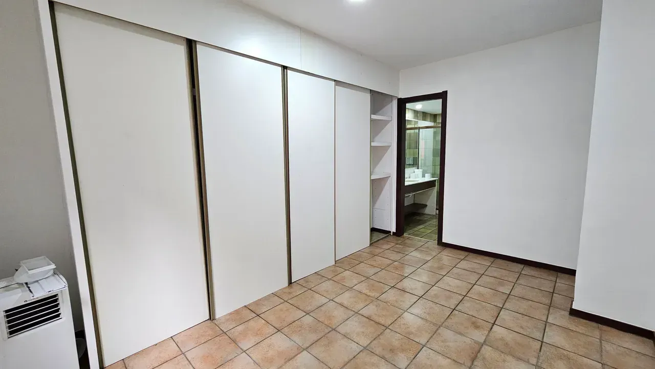 Apartment with 3 bedrooms and a balcony — photo 7