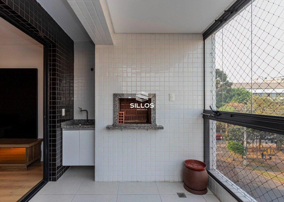124 m² apartment with a bathtub and a walk-in closet — photo 11