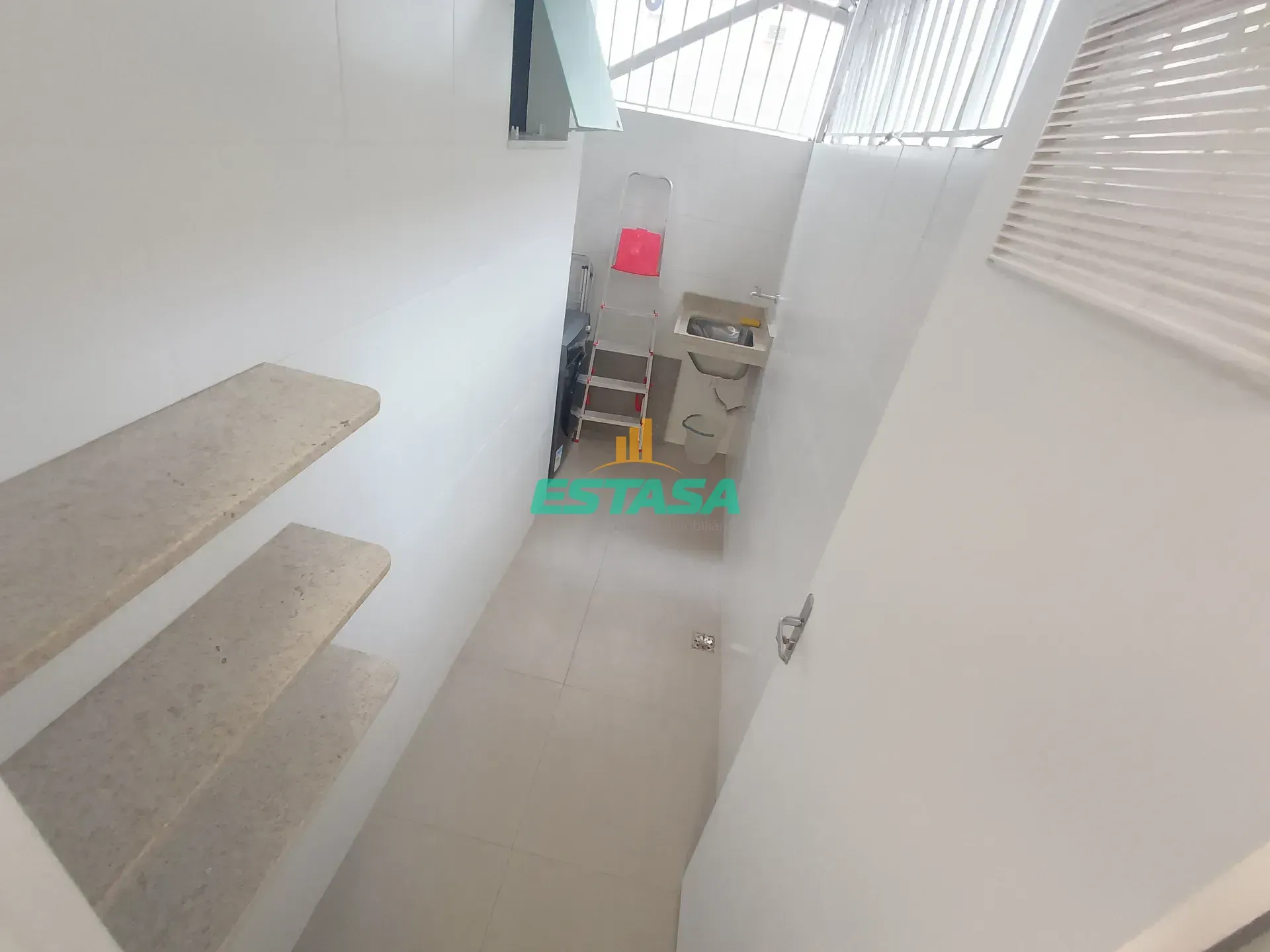 Furnished apartment with 3 bedrooms and 2 bathrooms — photo 30