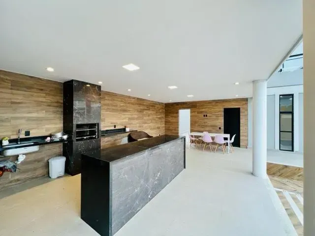 4-bedroom house with 5 bathrooms, 420 m² and 3 parking — photo 5
