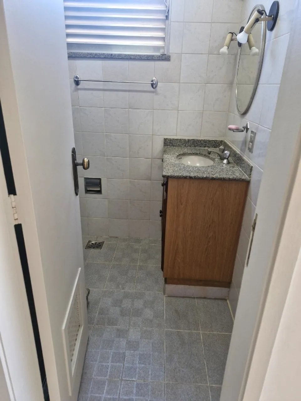 2-bedroom, 2-bath apartment with no parking space — photo 19