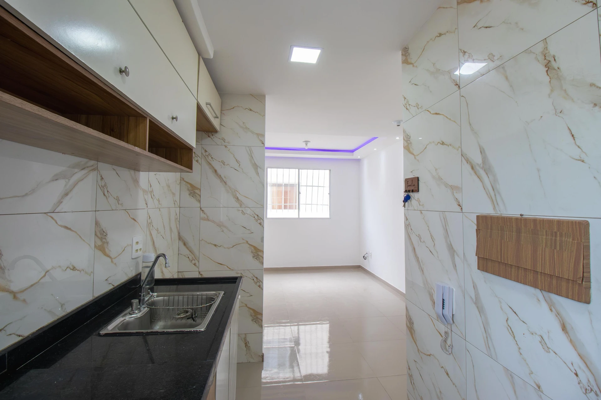2-bedroom apartment in a building with a gym — photo 3