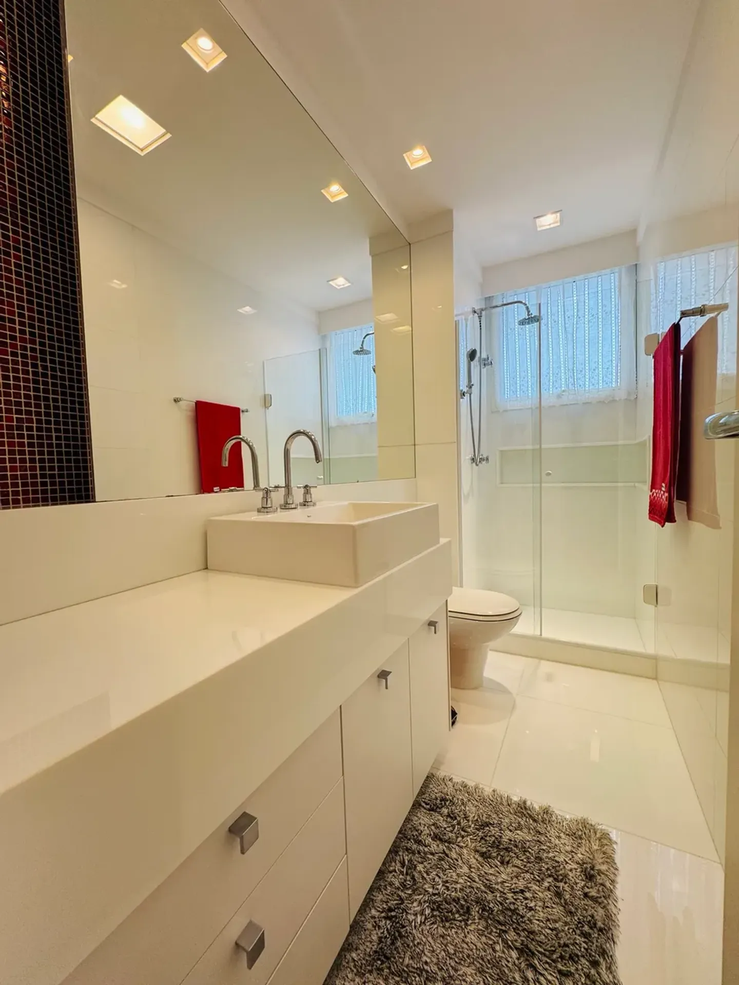 Furnished apartment, 295 m², with floor-to-ceiling windows — photo 10