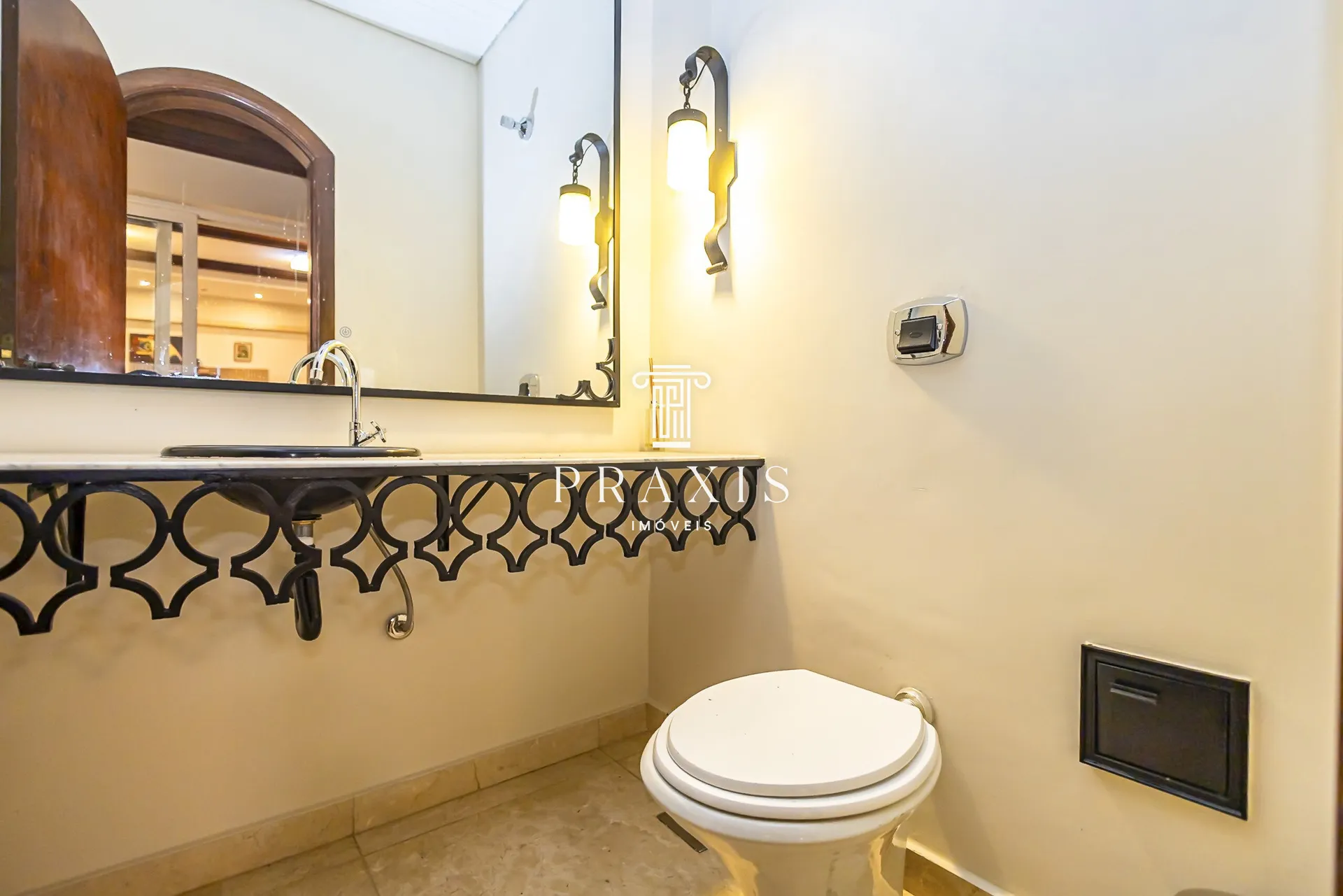 House with 4 bedrooms, 445 m² and fitted kitchen — photo 9