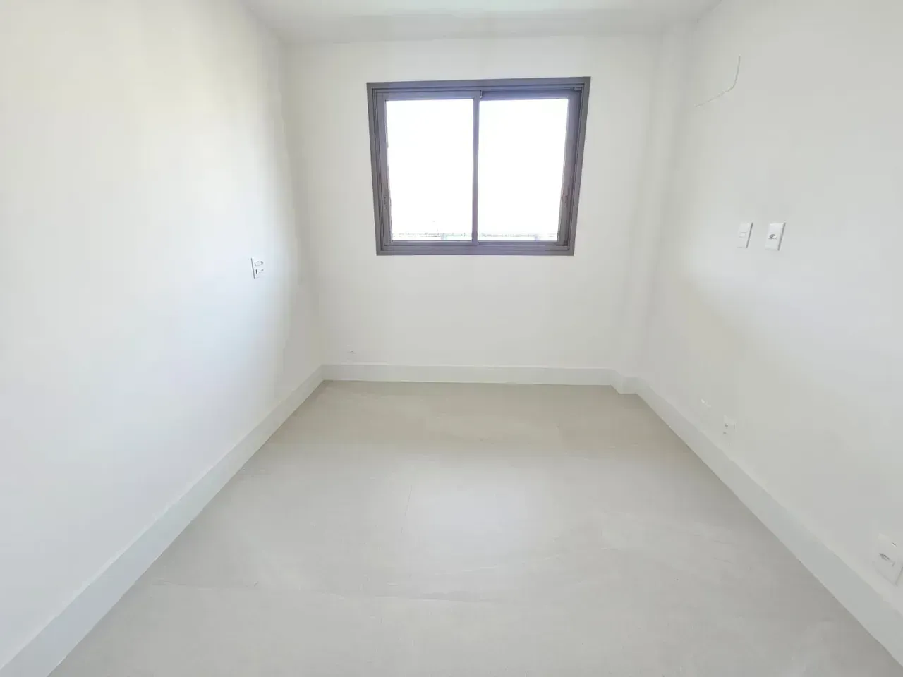 Apartment with open-plan kitchen and 4 bedrooms — photo 12