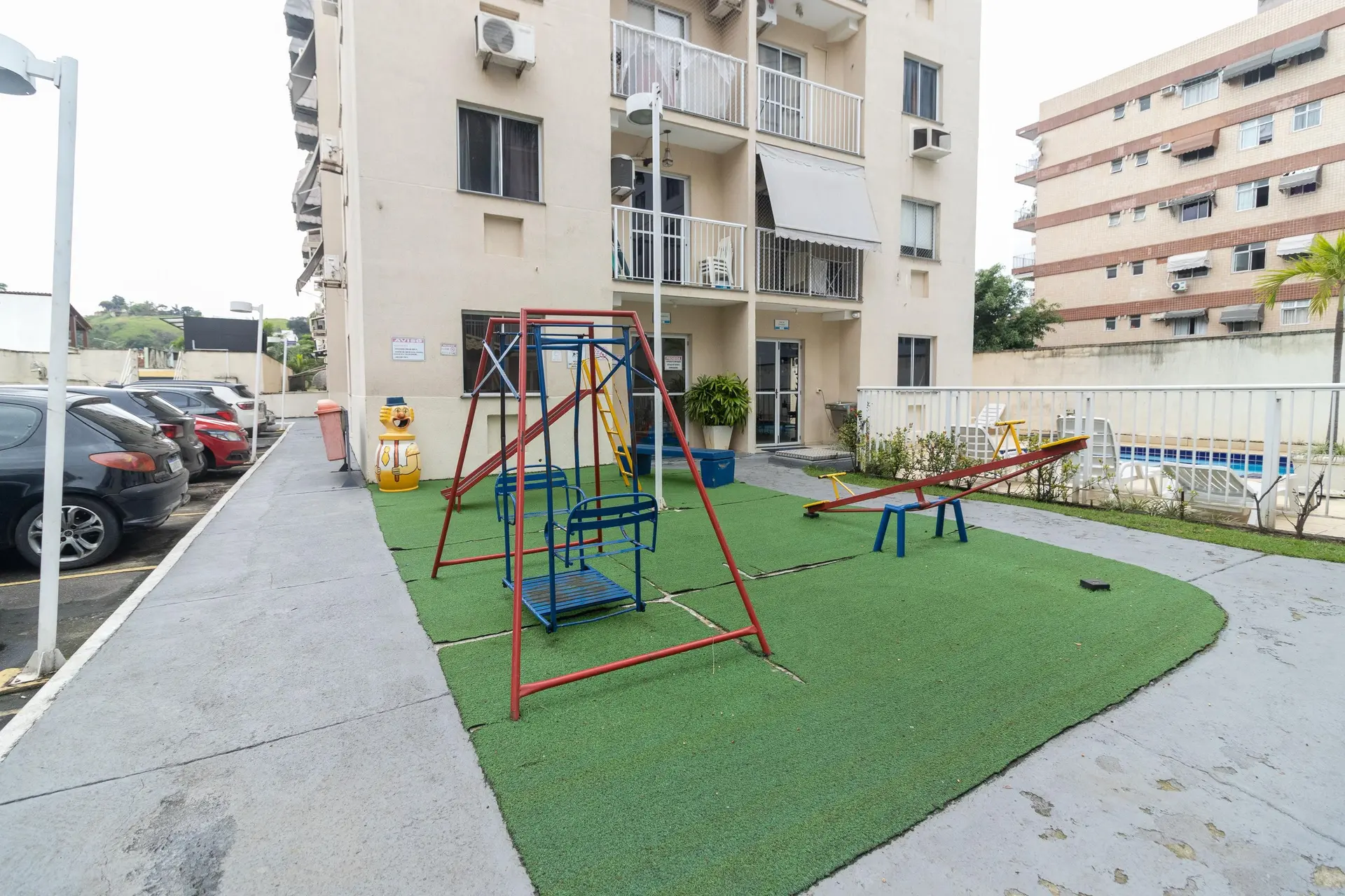 Furnished 2-bedroom apartment with balcony — photo 23