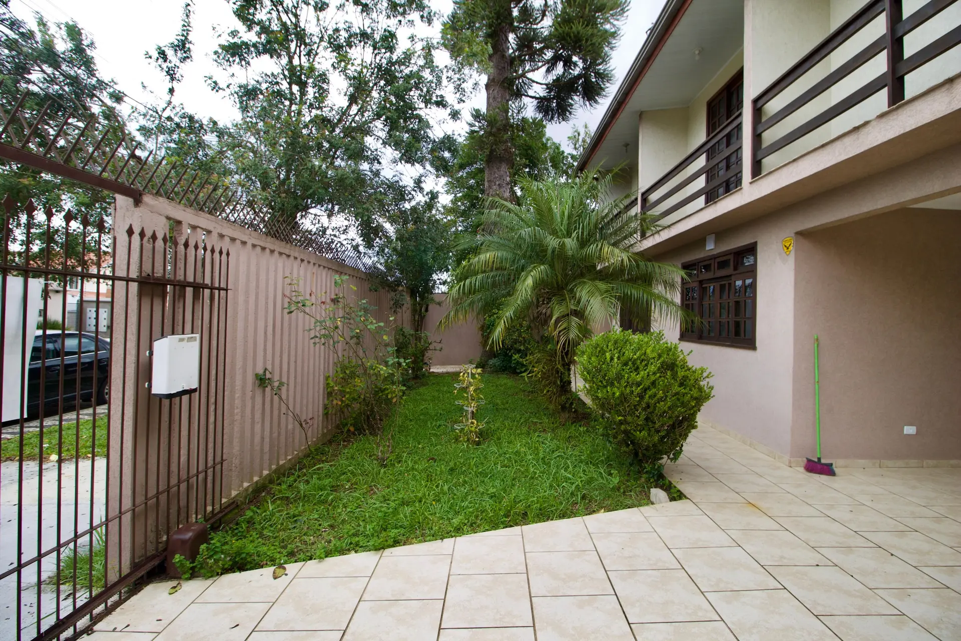 4-bedroom house with a garden in Curitiba — photo 7