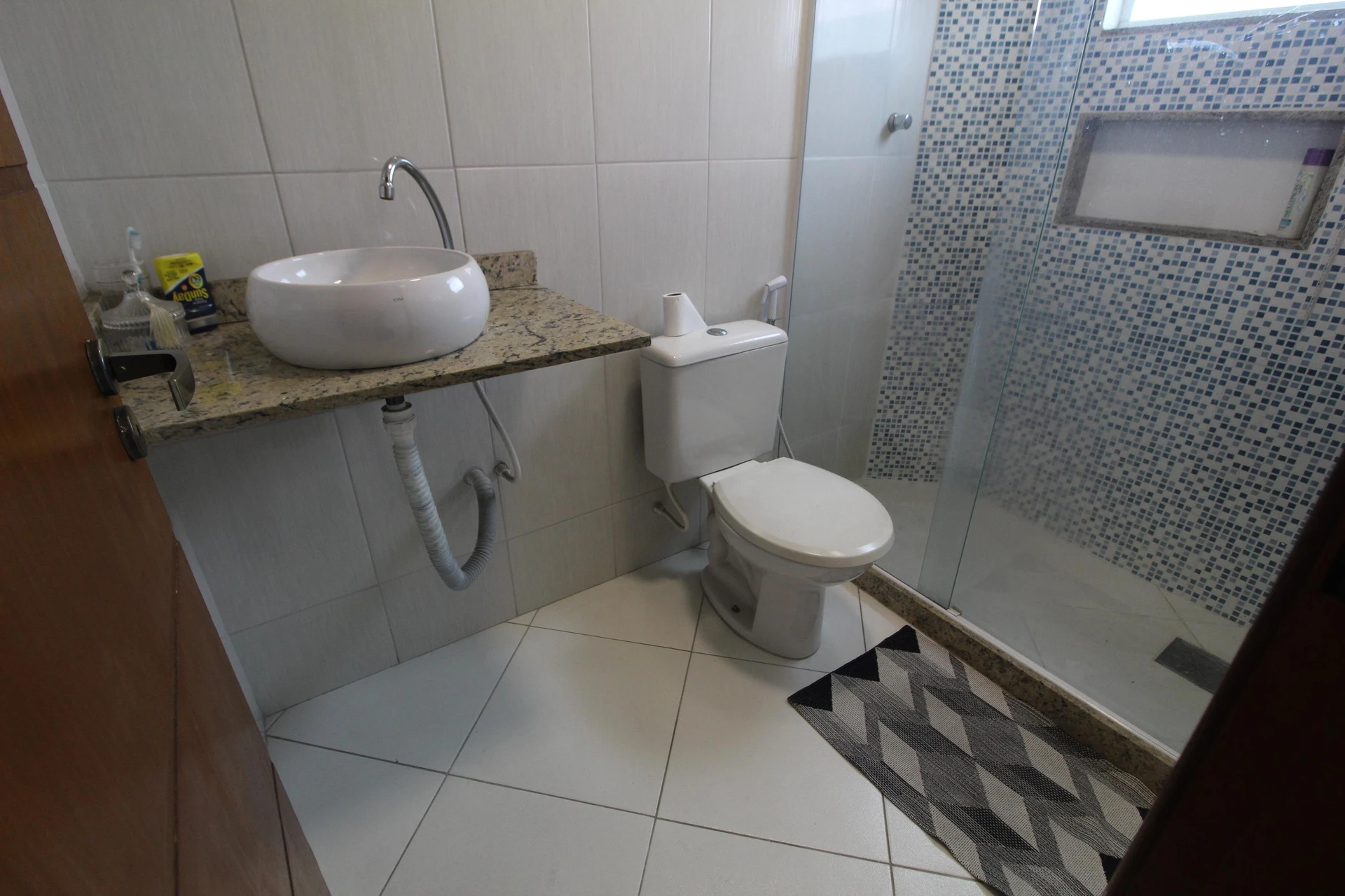 Rental apartment with 3 en-suite bedrooms and balcony — photo 52