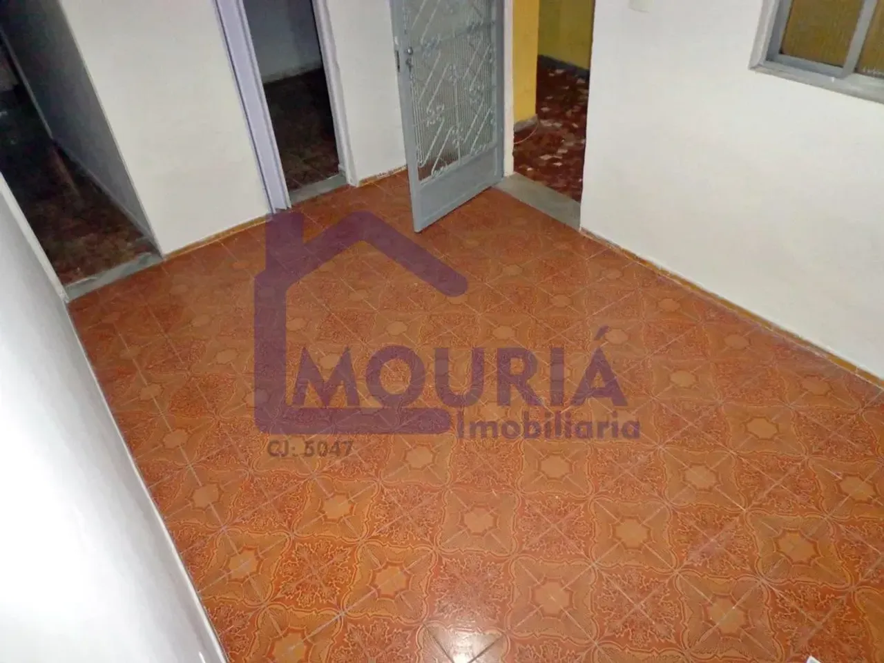 Unfurnished house with 2 bedrooms and closed kitchen