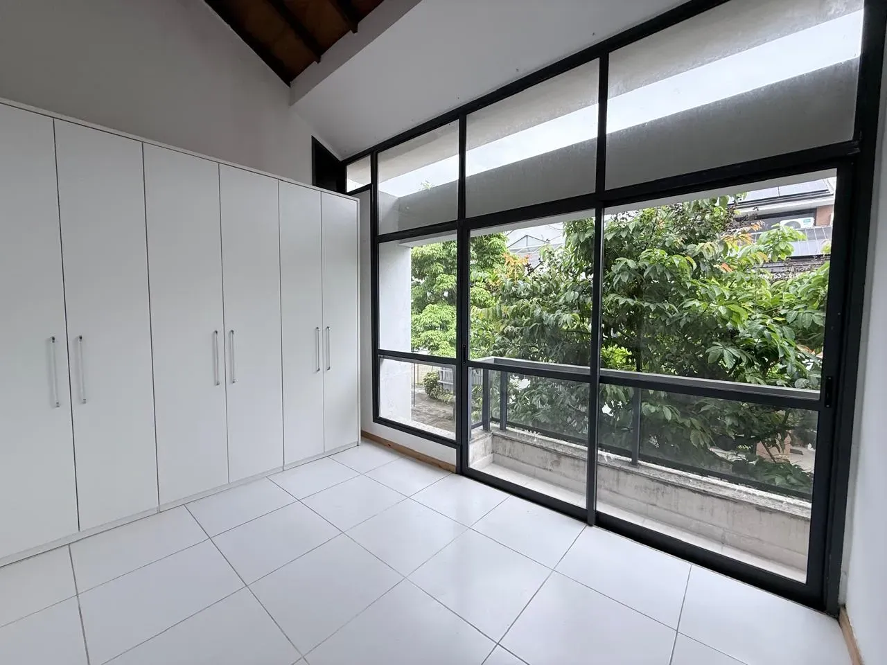 Casa com janelas do piso ao teto, Recreio dos Bandeirantes — photo 6