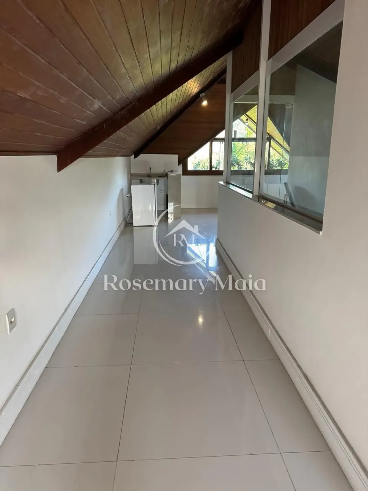 Furnished house with 4 bedrooms and 5 bathrooms — photo 33