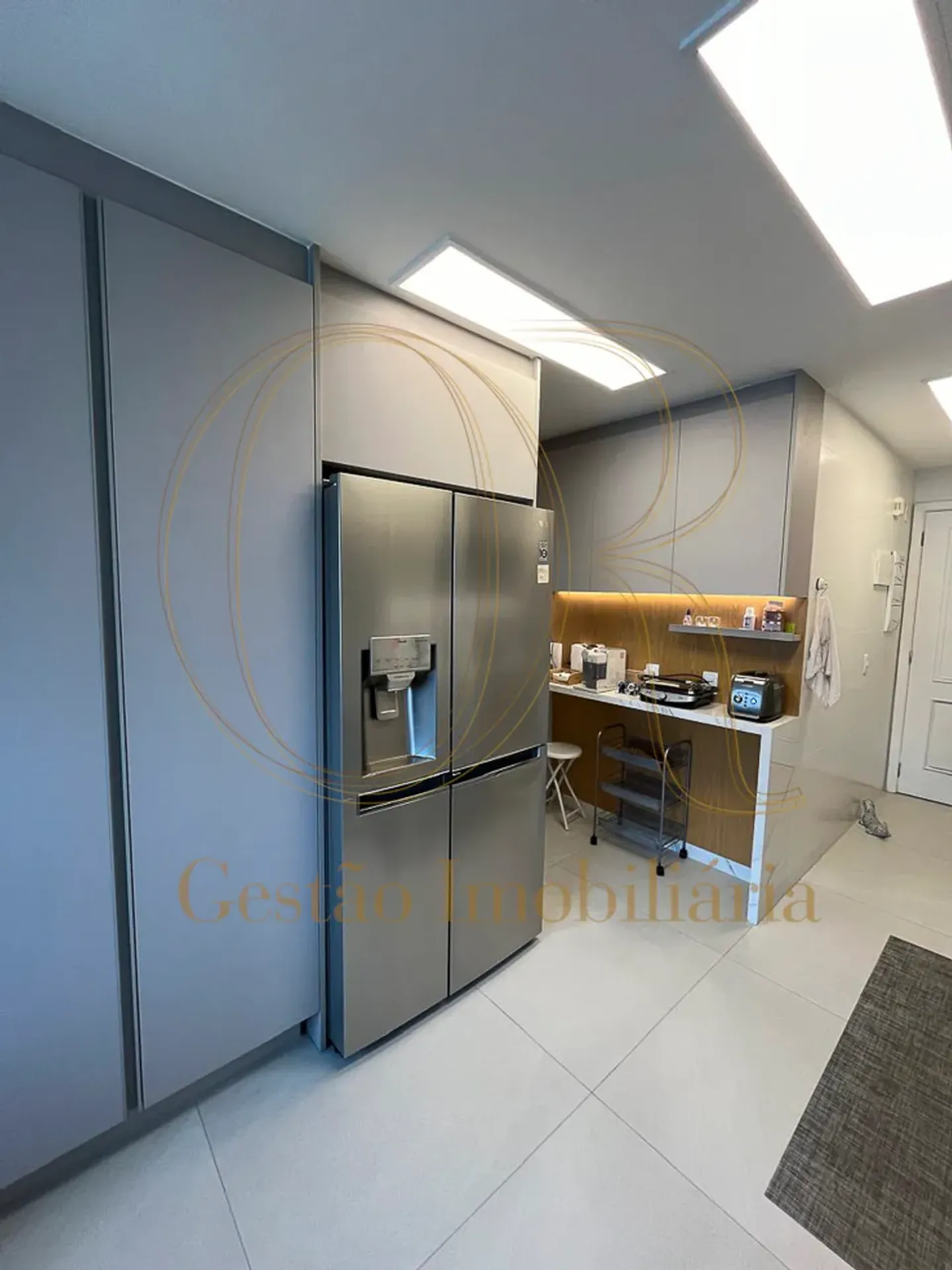 Apartamento mobiliado de 290 m² com 3 quartos e 4 banheiros — photo 16