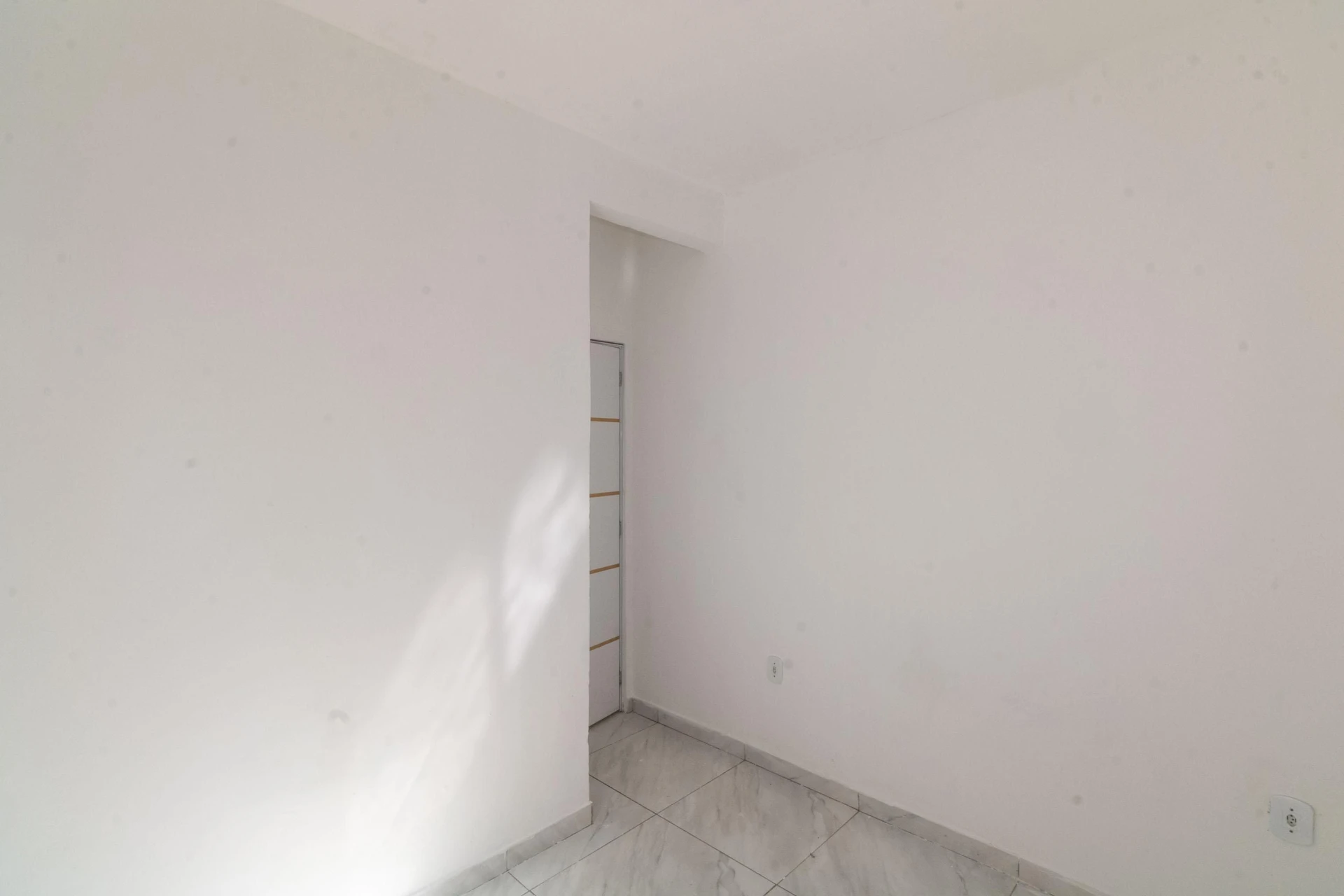 Будинок без меблів з 1 спальнею та кухнею open-plan — photo 20