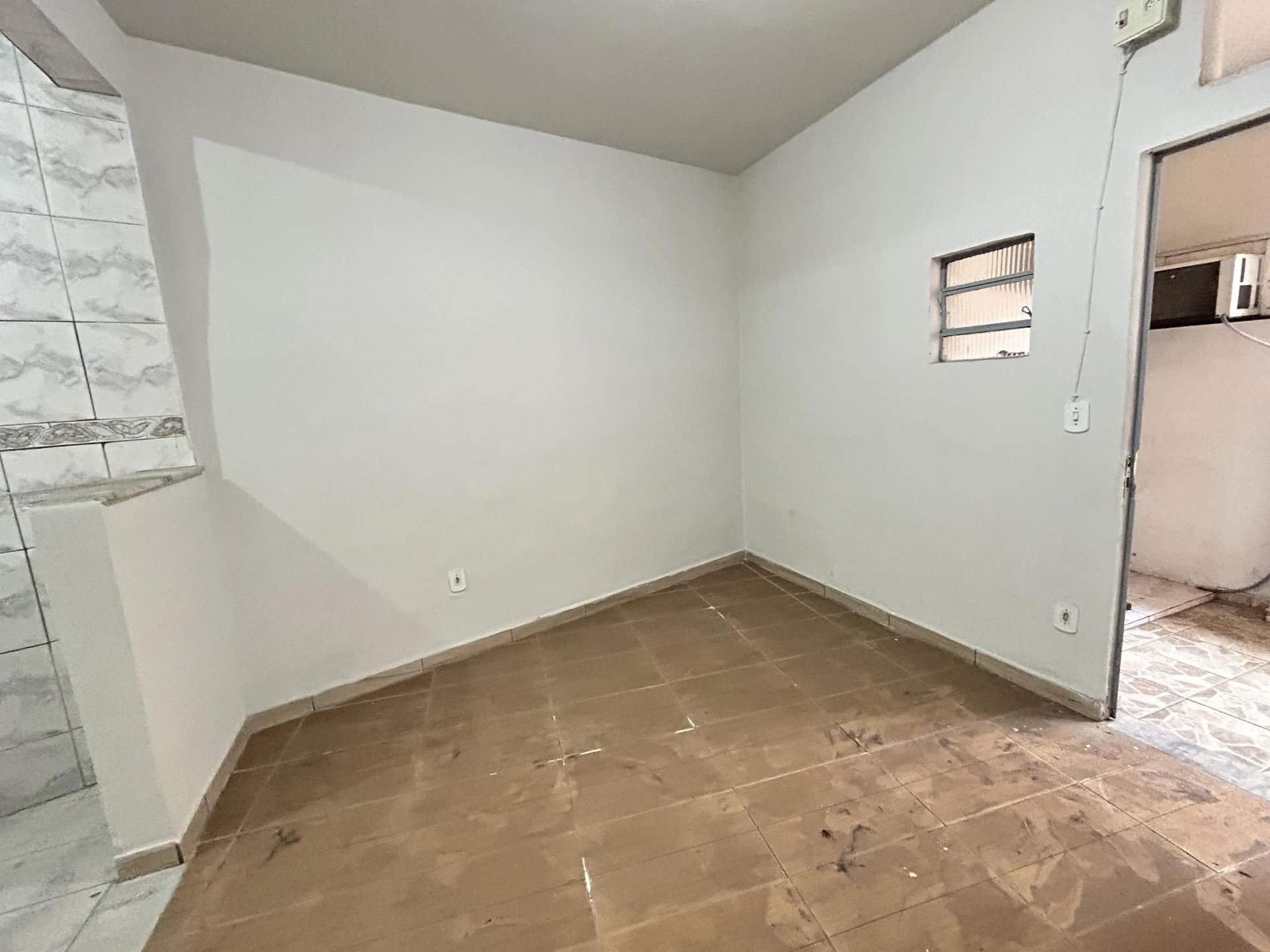 Studio sem mobília com mini cozinha e 1 quarto — photo 11