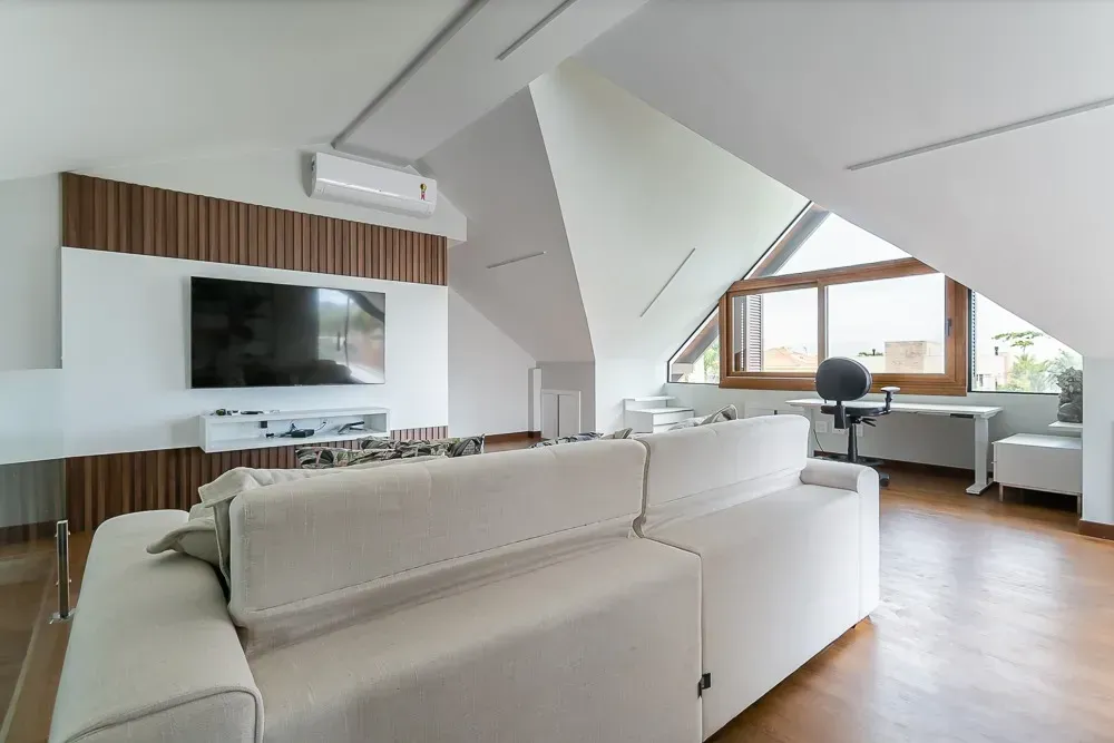 Furnished house with 7 bedrooms and 700 m² — photo 27