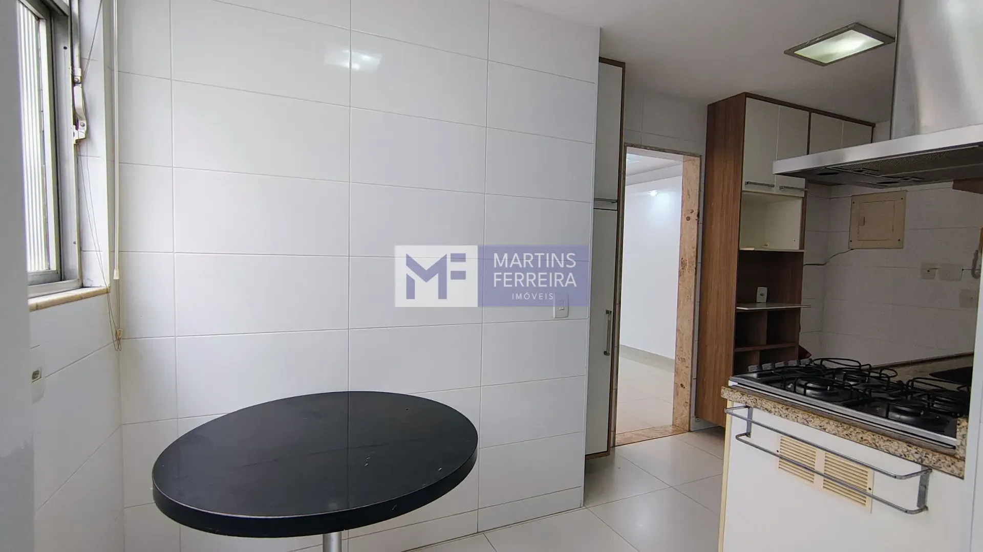 Glass-enclosed balcony in a 3-bedroom apartment, 115 m² — photo 23